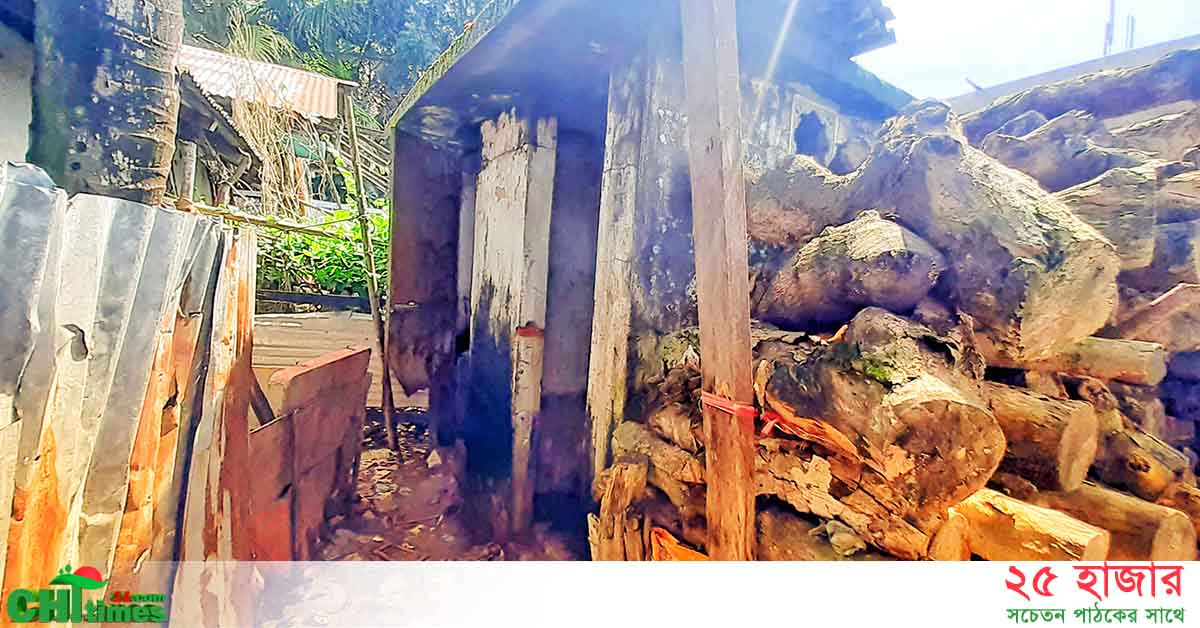 নানিয়ারচর বাজারের পাবলিক টয়লেটের বেহাল অবস্থা