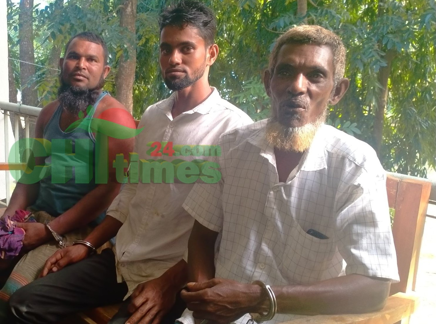 অবৈধভাবে বালু উত্তোলনের দায়ে  আটক ৩