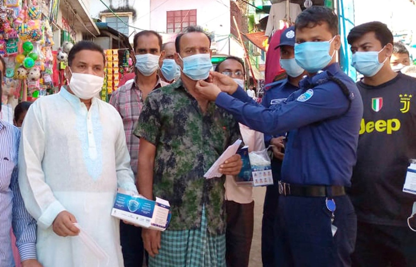  কাপ্তাইয়ের নতুন বাজারে মাস্ক বিহীন প্রবেশে নিষেধাজ্ঞা 