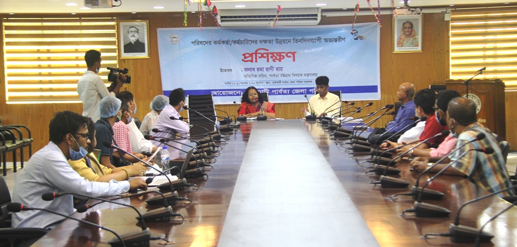 জেলা পরিষদের কর্মকর্তা-কর্মচারিদের দক্ষতা উন্নয়নে অভ্যন্তরীণ প্রশিক্ষণ