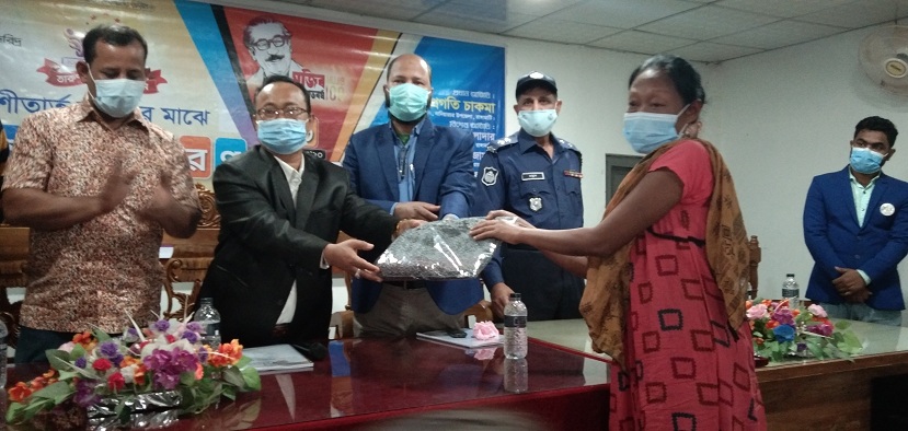 নানিয়ারচরে শীতার্তদের মাঝে শীতবস্ত্র বিতরণ 