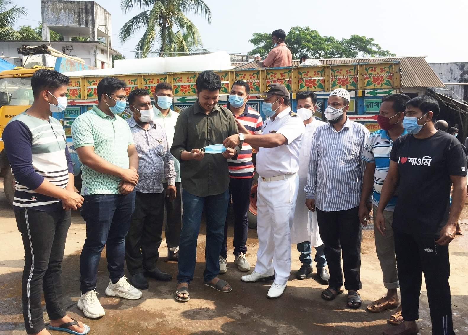 প্যানেল মেয়র ও যুবলীগ নেতা জাবেদের উদ্যোগে ৫০০  মাস্ক বিতরন