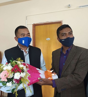 রেমলিয়ানা পাংখোয়াকে ফুলের শুভেচ্ছায় বরন করলেন ইউ এন ও  পারভেজ