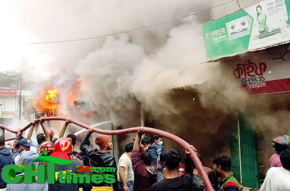 বান্দরবানে শহরে আগু‌নে পু‌ড়ে ‌১২ দোকানি নিঃস্ব