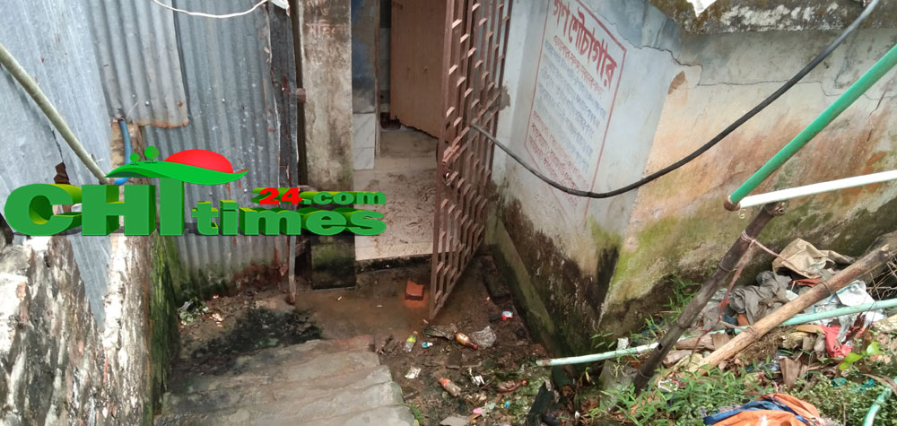 পৌরসভার গণশৌচাগারের বেহাল অবস্থা: দুর্ভোগে জনসাধারণ 