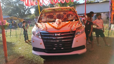 ভদন্ত তিলোকানন্দ মহাস্থবিরের জন্মদিনে ভক্তকূলের  গাড়ী উপহার