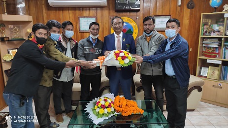  থানচি প্রেস ক্লাবের ফুলের শুভেচ্ছায় সিক্ত হলেন ক্যশৈহ্লা