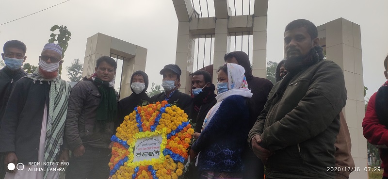 রাজস্থলীতে  শহীদ মিনারে বিএনপির পুষ্পস্তবক অর্পণ