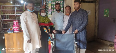 রাজস্থলীতে অসুস্থ ব্যক্তিকে হুইল চেয়ার উপহার