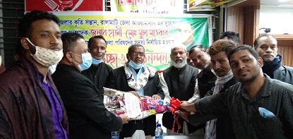 মুছা মাতব্বরকে টেইলার্স মালিক সমিতির ফুলেল শুভেচ্ছা