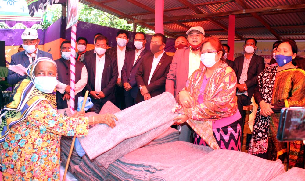 শ্রীমত সানু চৌধুরীর সপ্তাহিক ক্রিয়ায় শীতবস্ত্র বিতরণ