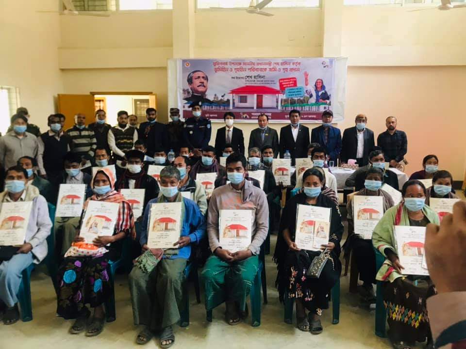 থানচিতে প্রধানমন্ত্রী উপহারের ঘর পেল ৩৪ ভূমিহীন পরিবার 