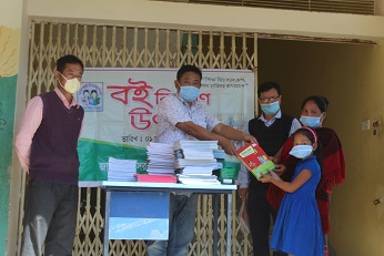 জুরাছড়িতে নতুন বই পেয়ে খুশি শিক্ষার্থীরা