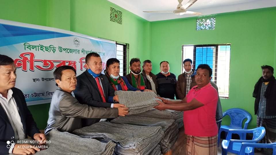 বিলাইছড়িতে দরিদ্রদের মাঝে শীতবস্ত্র বিতরণ