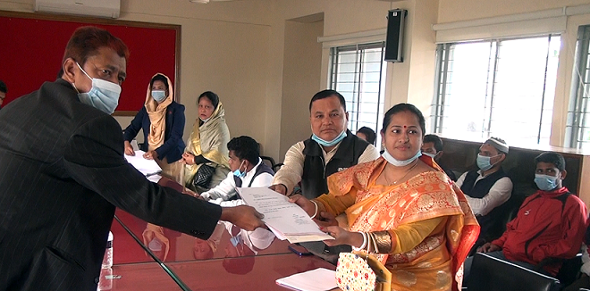 ১, ২ ও ৩ নং ওয়ার্ড মহিলা কাউন্সিলর হিসেবে মনোনয়নপত্র জমা দিলেন রুপসী