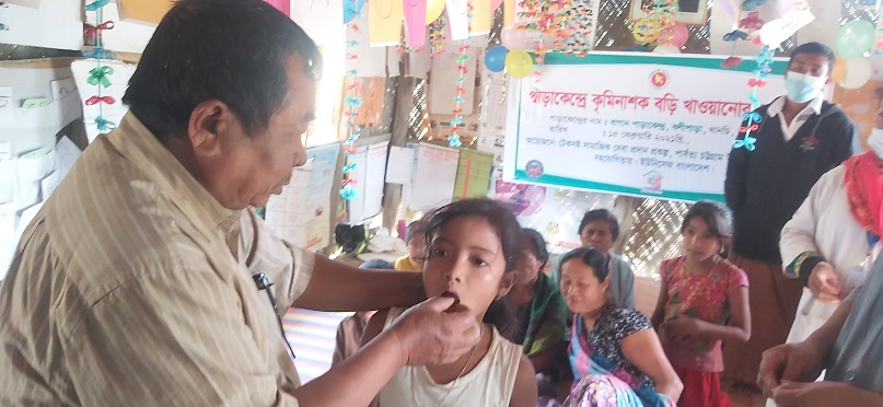 থানচিতে ৫ হাজার শিশুকে কৃমিনাশক বড়ি খাওয়ানো কর্মসূচী