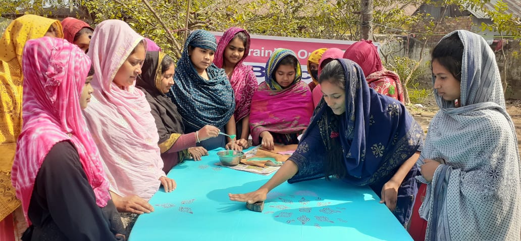 বান্দরবান ও খুলনায় প্রিজম প্রকল্পের হস্তশিল্প প্রশিক্ষণ শুরু