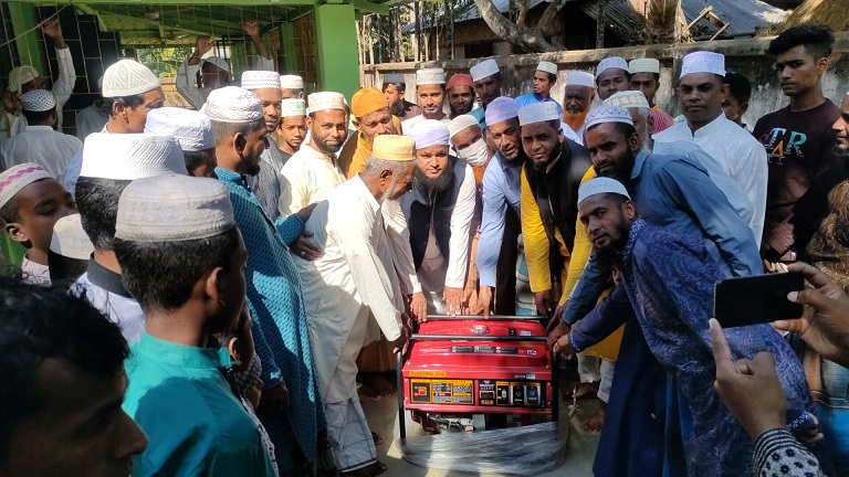 ইমাম পাড়া জামে মসজিদে পৌর কাউন্সিলরের জেনেরেটর প্রদান