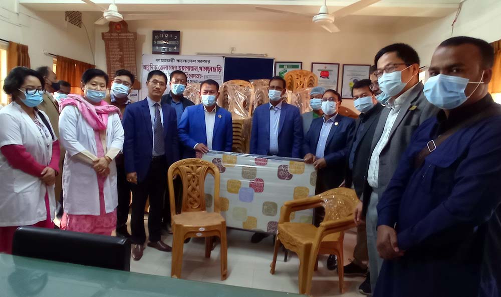 খাগড়াছড়ি হাসপাতালে আসবাবপত্র দিল জেলা পরিষদ