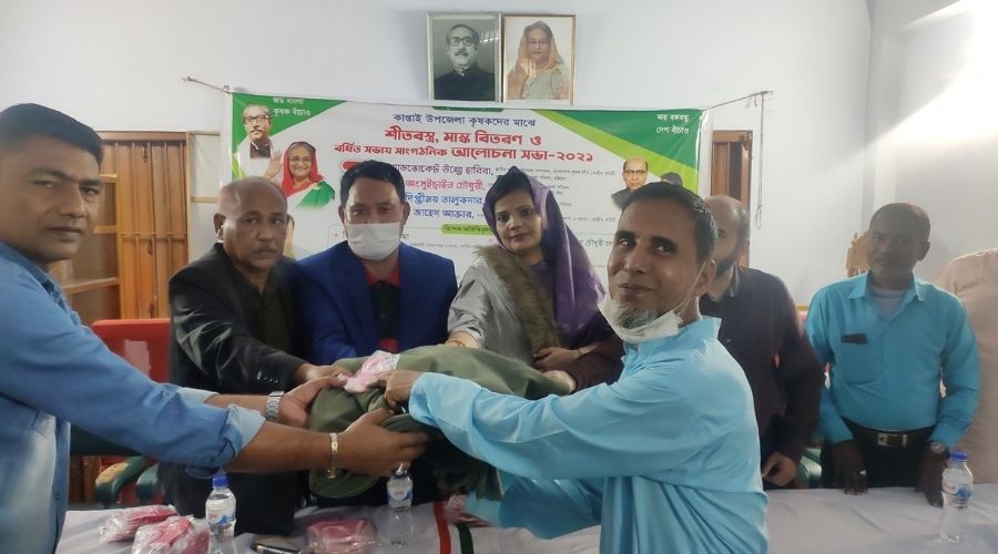 কাপ্তাই কৃষক লীগের উদ্যোগে শীতবস্ত্র ও মাস্ক বিতরণ