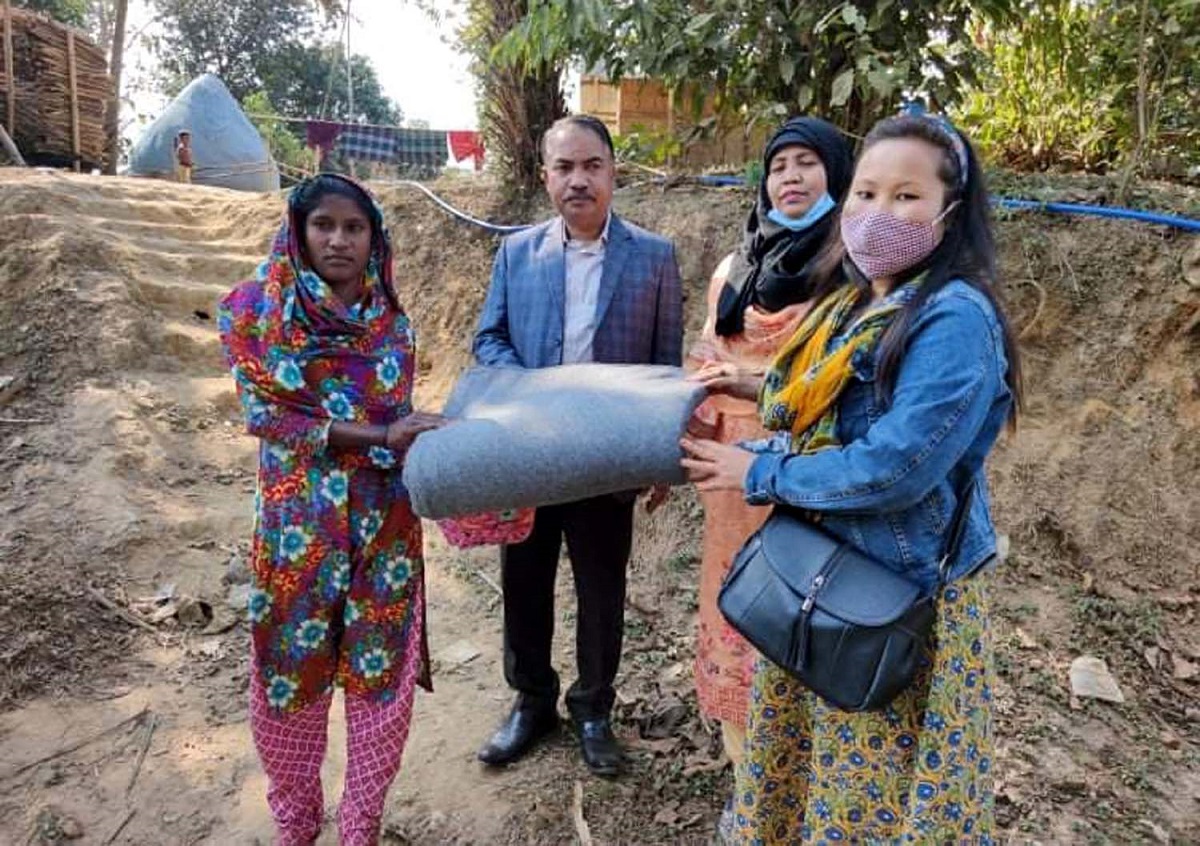 দূর্গম লক্ষ্মীছড়িতে শীতার্তদের পাশে দাঁড়ালেন শাহনাজ সুলতানা