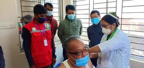 রাজস্থলীতে প্রথম ভ্যাকসিন নিলেন  উপজেলা চেয়ারম্যান