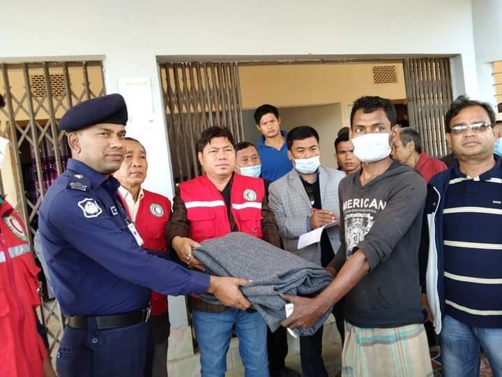 জুরাছড়িতে রেডক্রিসেন্টের কম্বল বিতরণ