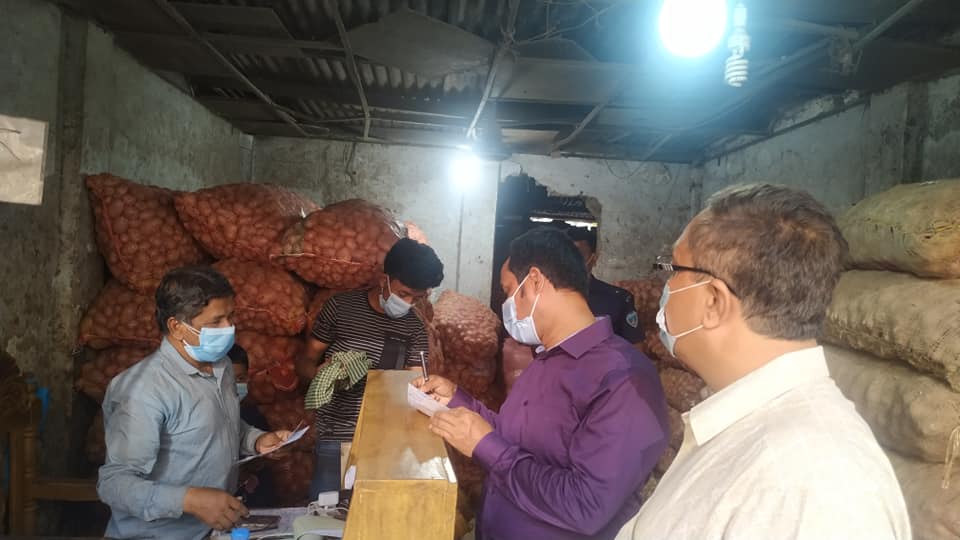 হাটহাজারীতে প্রশাসনের বাজার মনিটরিং জোরদার 