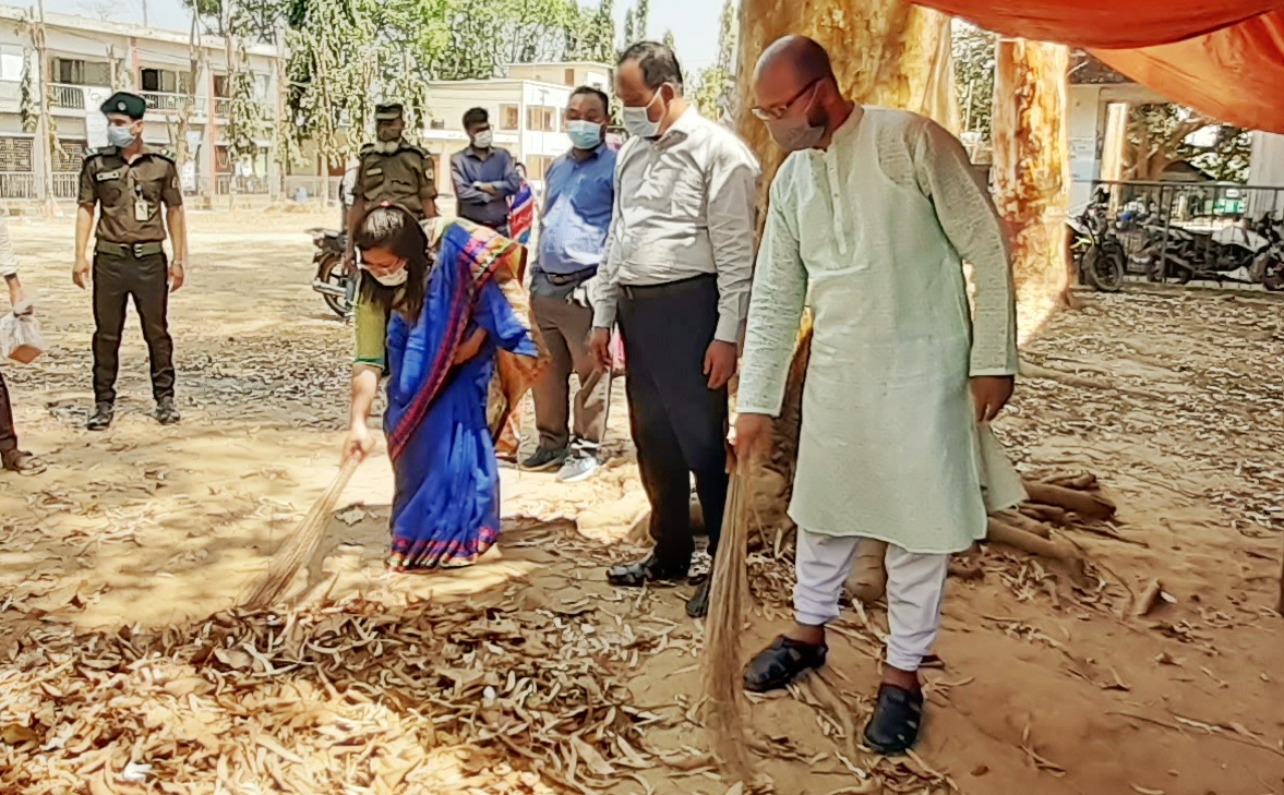 মুজিববর্ষ উপলক্ষে পরিচ্ছন্নকরন ও দেয়ালচিত্র অঙ্কনের উদ্বোধন