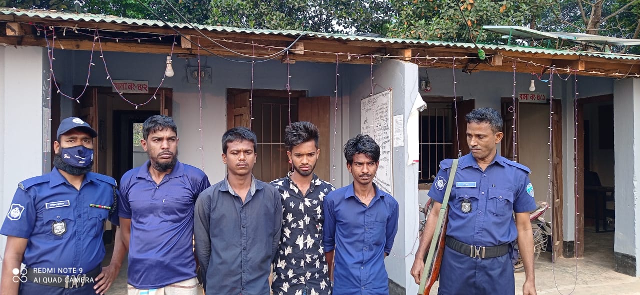 বাঘাইছড়িতে পুলিশের অভিযানে ইয়াবাসহ ৪ যুবক আটক