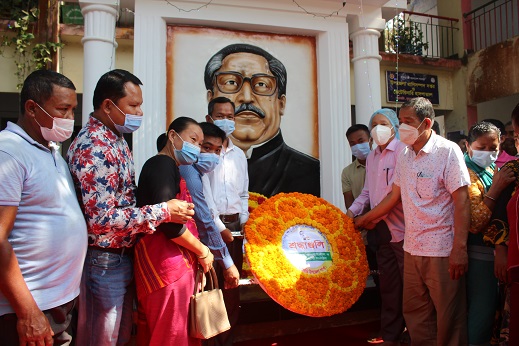বঙ্গবন্ধুর জম্মবার্ষিকীতে জুরাছড়ি উপজেলা প্রশাসন ও আওয়ামীলিগের শ্রদ্ধা