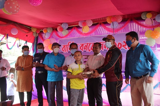 যক্ষাবাজার ব্যবসায়ীদের আয়োজনে বার্ষিক বনভোজন