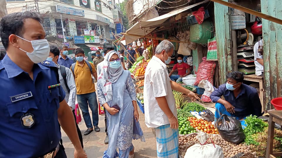 করোনার সংক্রমন ঠেকাতে রাঙামাটিতে  মোবাইল কোর্টের অভিযান চলছে