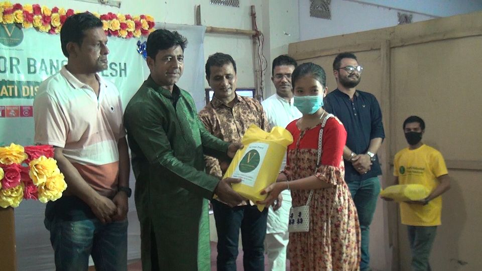 সুবিধাবঞ্চিত শিক্ষার্থীদের মুখে হাসি ফুটালো ভিবিডি রাঙামাটি
