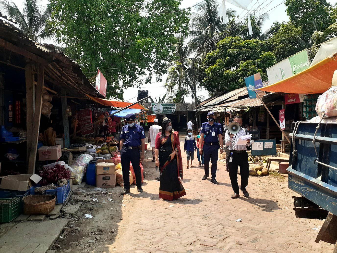 নানিয়ারচর বাজার মনিটরিং ও কোভিড প্রকোপ রোধে মাইকিং