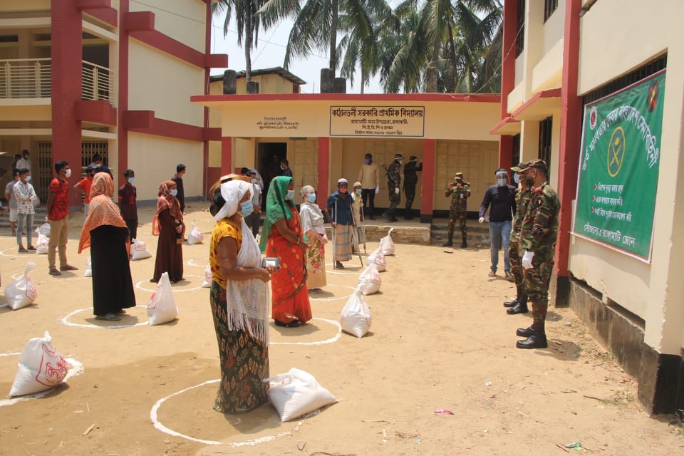 রাঙামাটিতে অসহায়দের পাশে সেনাবাহিনীর ভালোবাসা