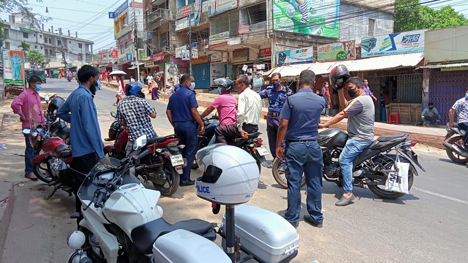 রাঙামাটিতে দ্বিতীয় ধাপের লকডাউনে কঠোর অবস্থানে জেলা ট্রাফিক পুলিশ