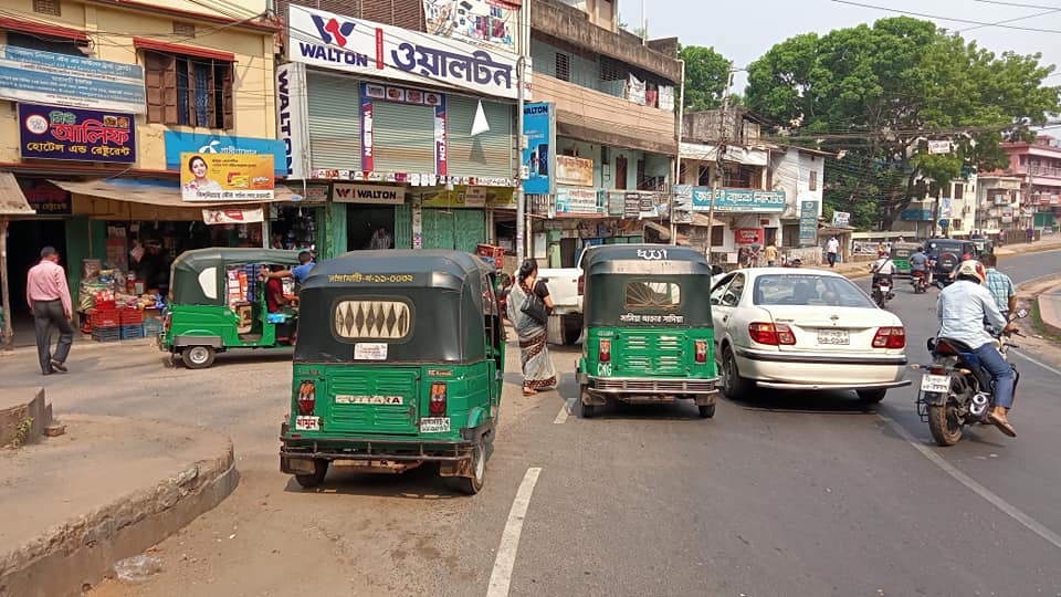 লকডাউনে তৃতীয় দিনেও রাঙামাটিতে মানা হচ্ছে না স্বাস্থ্যবিধি