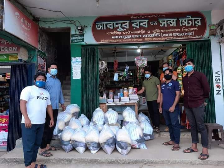 কাউখালী প্রবাসী মানব কল্যান সমিতির ইফতার সামগ্রী বিতরণ
