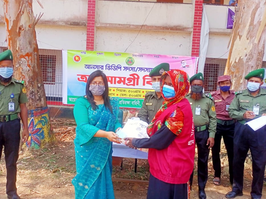 নানিয়ারচরে আনসার ভিডিপির অর্ধশত সদস্যদের মাঝে ত্রাণ বিতরণ