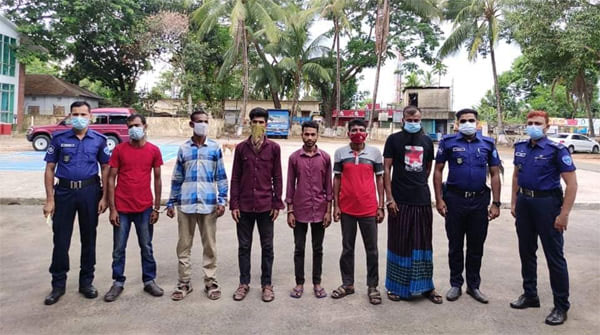 কাপ্তাইয়ে পুলিশের অভিযানে হামলা ও গাড়ী ভাংচুর ঘটনার মামলায় আটক ৬