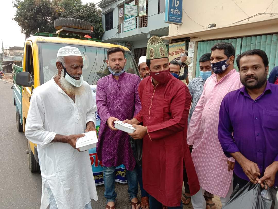 রাঙামাটিতে অসহায়দের মাঝে যুবলীগের ইফতার বিতরণ