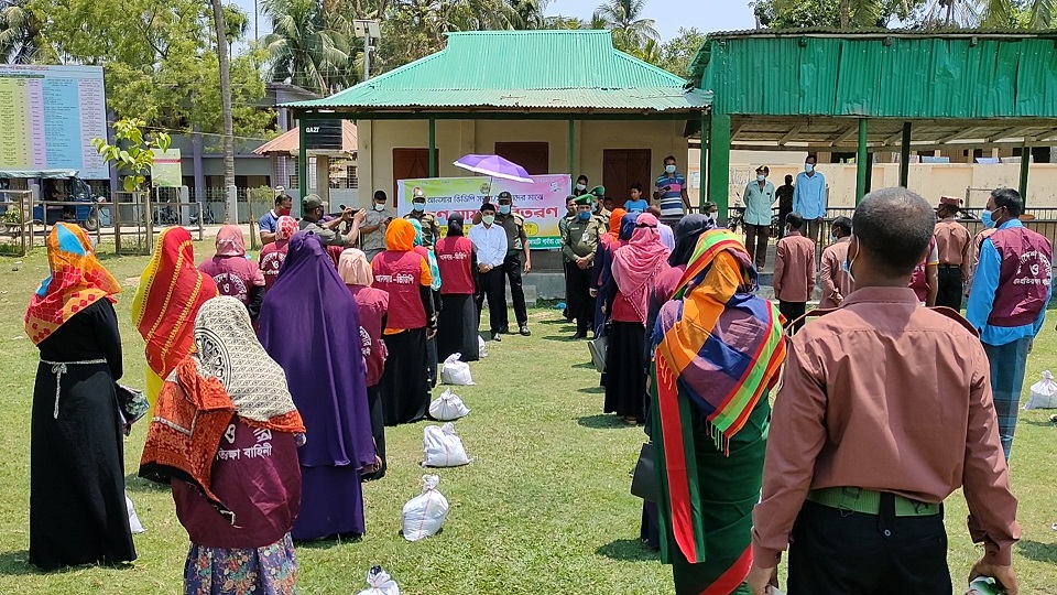 বাঘাইছড়িতে গ্রাম প্রতিরক্ষা বাহিনীর সদস্যদের মাঝে ত্রান সামগ্রী বিতরন