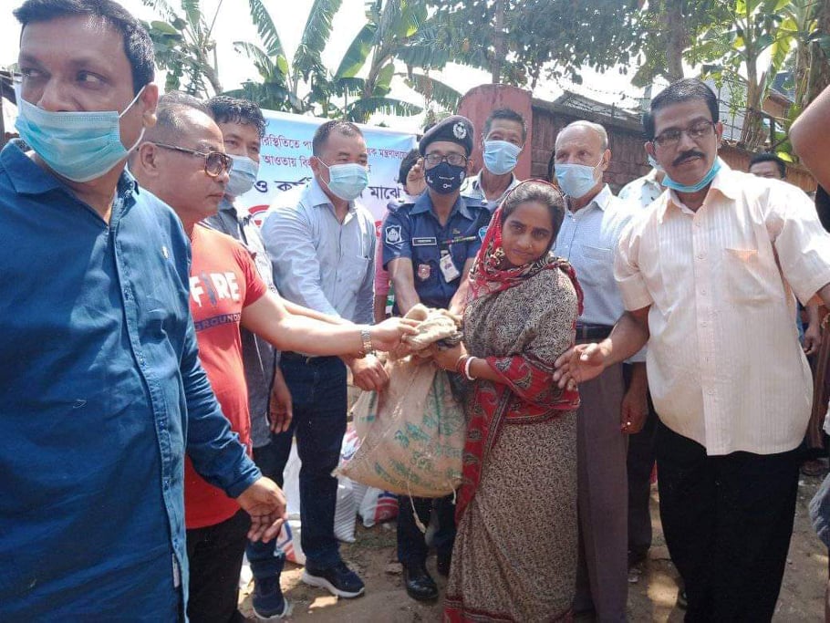দূর্গম বিলাইছড়িতে দুঃস্থ ও কর্মহীন পরিবারের মাঝে খাদ্য সামগ্রী বিতরণ
