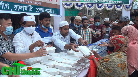 অসহায় কর্মহীন রোজাদারদের ইফতার করালো রাঙামাটি জেলা ছাত্রলীগ