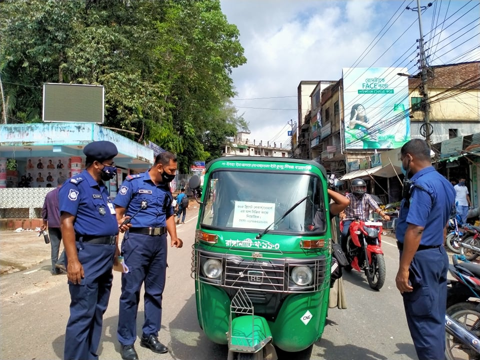 করোনা সচেতনতায় কঠোর অবস্থানে রাঙামাটি জেলা পুলিশ