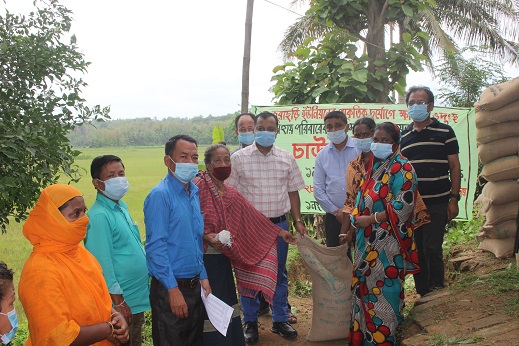 জুরাছড়িতে অসহায় দুঃস্থ ১২০০ পরিবারের মাঝে চাউল বিতরণ
