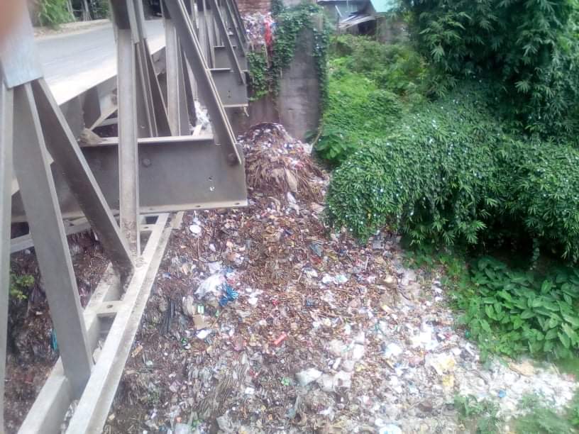 রাজস্থলীর বেলী সেতুর পাশে ময়লার স্তূপ!