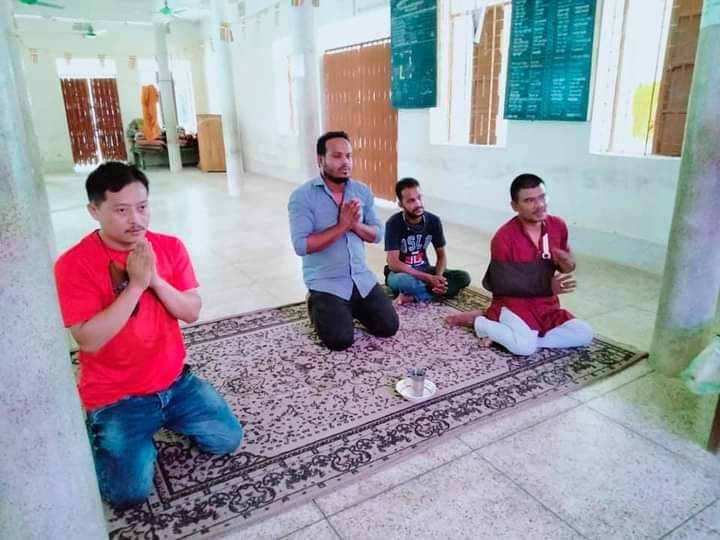 মুছা মাতব্বরের রোগমুক্তি কামনায় বৌদ্ধবিহারে প্রার্থনা