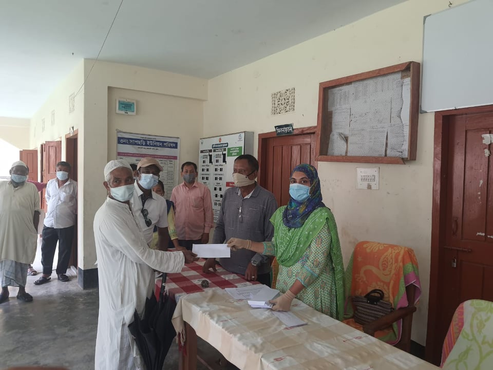 সাপছড়িতে নগদ অর্থ সহায়তা পেল ১১০ পরিবার!